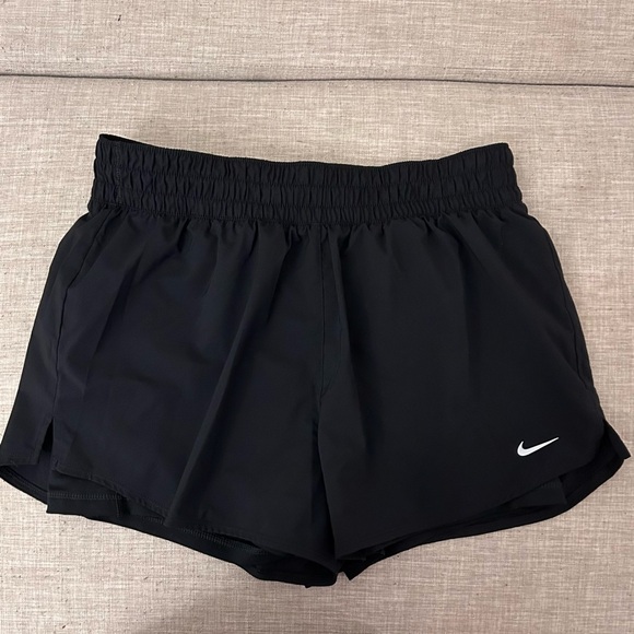 Nike Dri-Fit Black Athletic Shorts Lightweight Elastic Waistband with Liner - Picture 1 of 5